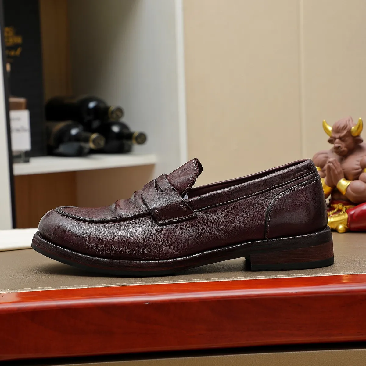 Men's shoes 💰920 💰 Louis Vuitton LV ® Autumn and Winter 🆕 models 🔛Full shoe counter First layer cowhide, 🐂Leather lined casual shoes for men, super soft outsole, a must for driving. Counter synchronization Original first layer cowhide Completely 1:1 mold customization 🌹Top version, 3 colors available! Number: 38-45 (37.46. Customized)